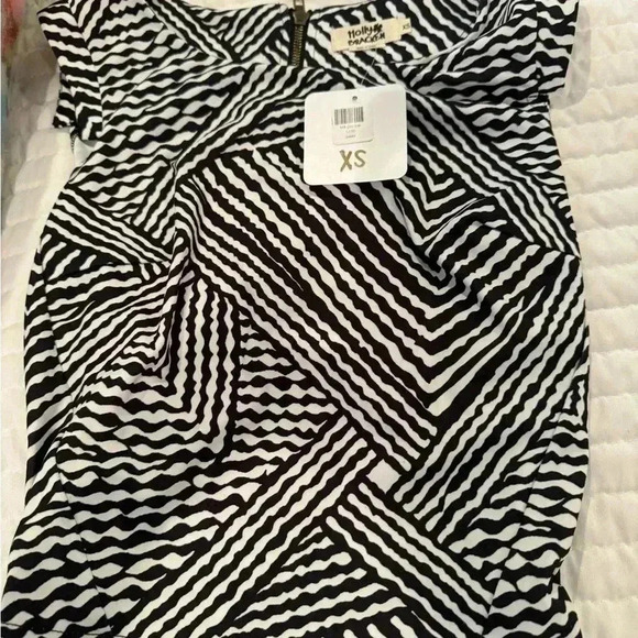 Matching skirt and top set - Picture 2 of 8